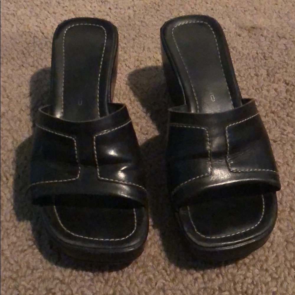 Black leather sandal
